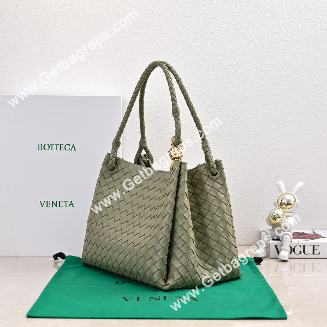 Bottega Veneta Large Parachute Shoulder bag in supple Intrecciato Leather Grass Green