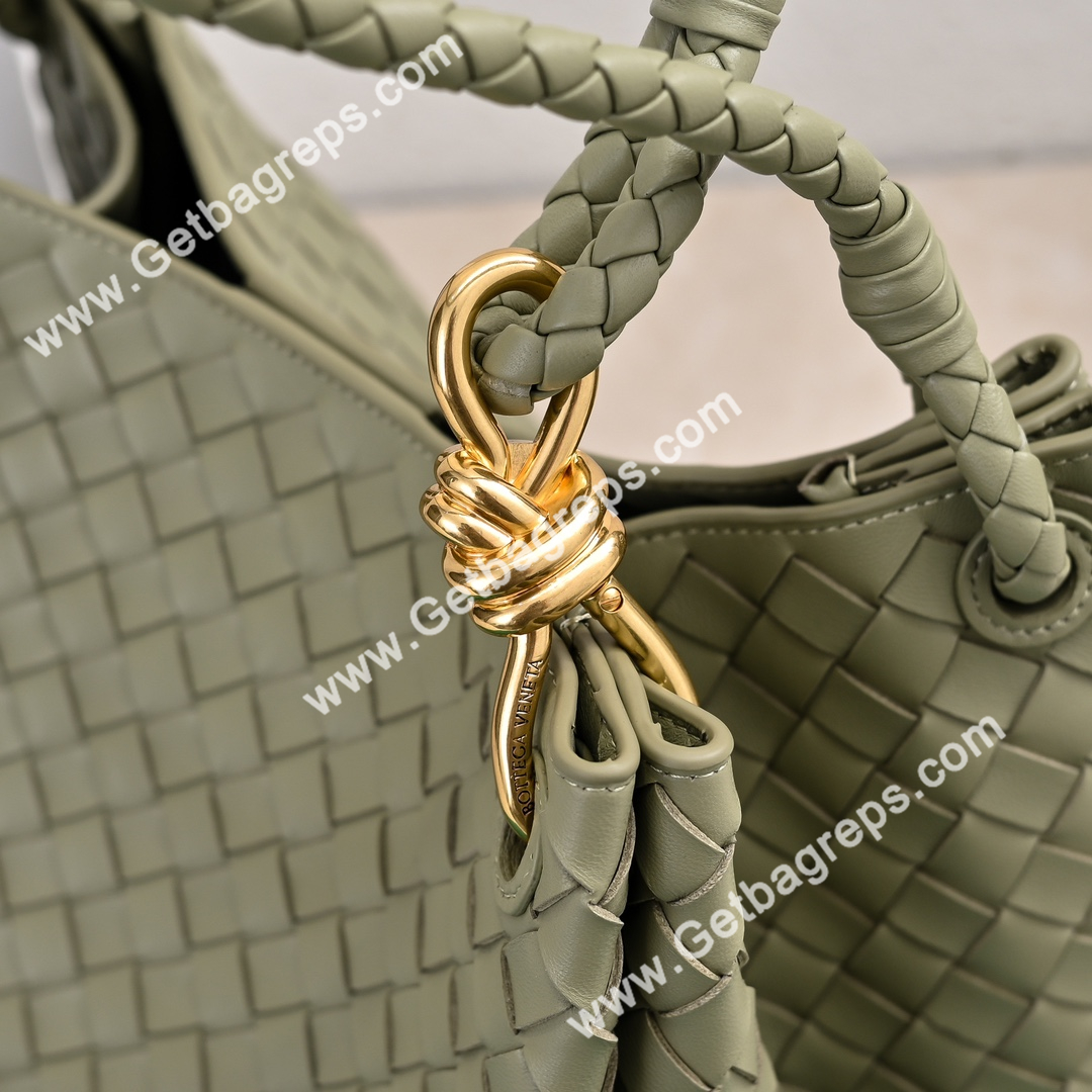 Bottega Veneta Large Parachute Shoulder bag in supple Intrecciato Leather Grass Green