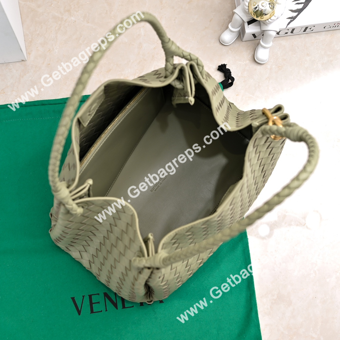 Bottega Veneta Large Parachute Shoulder bag in supple Intrecciato Leather Grass Green