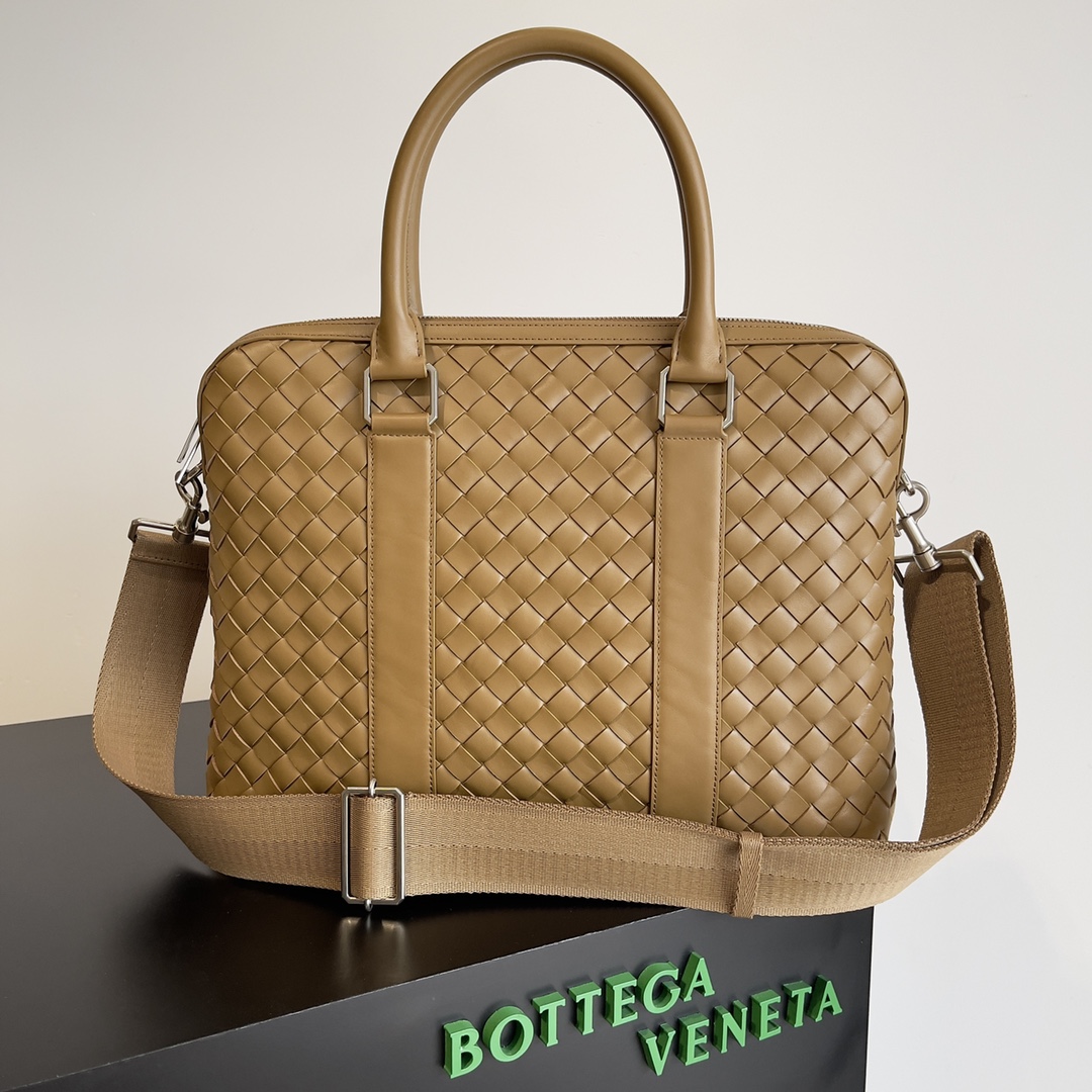 Bottega Veneta Men Small Classic Intrecciato Briefcase Beige