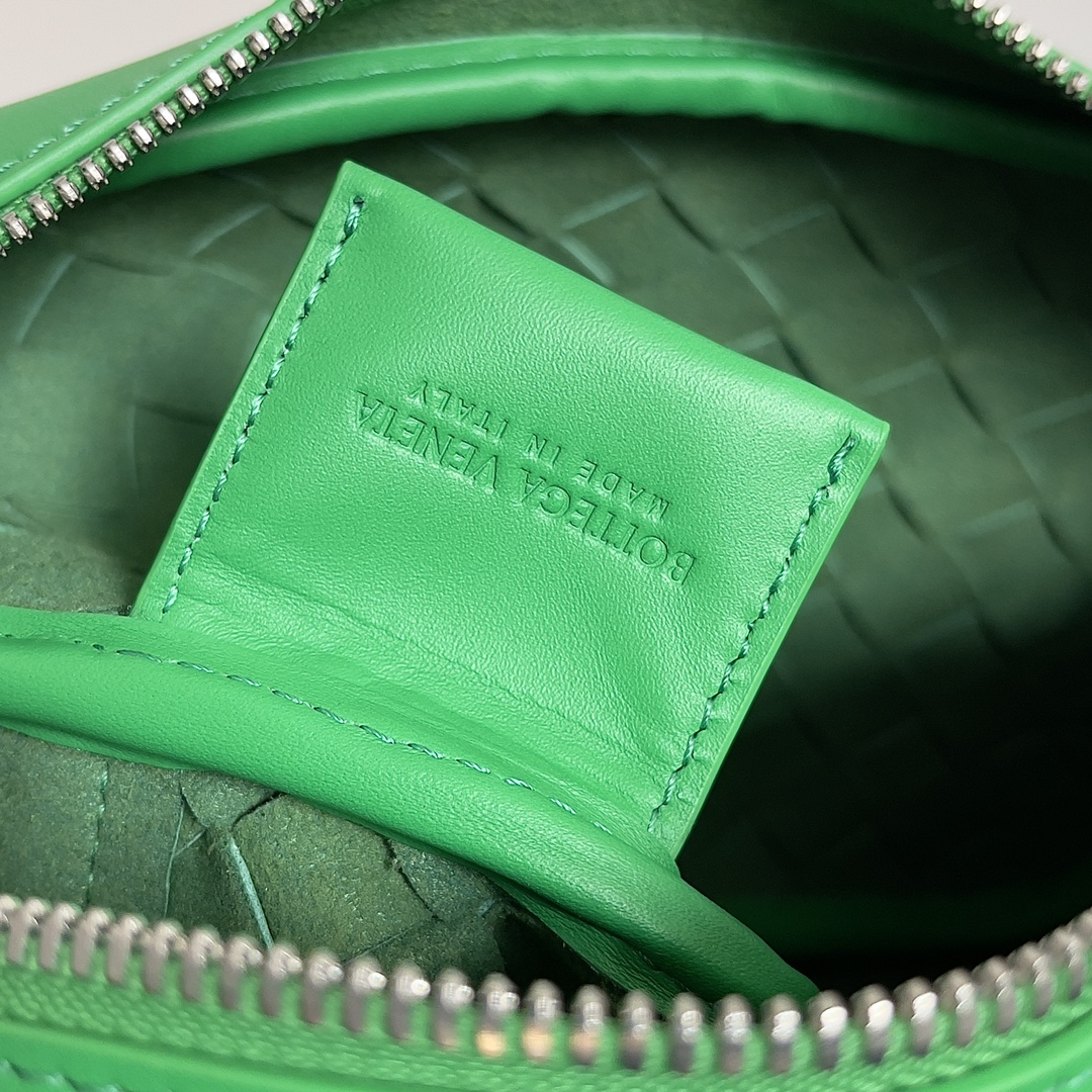 Bottega Veneta Men Small Classic Intrecciato Camera Bag Green