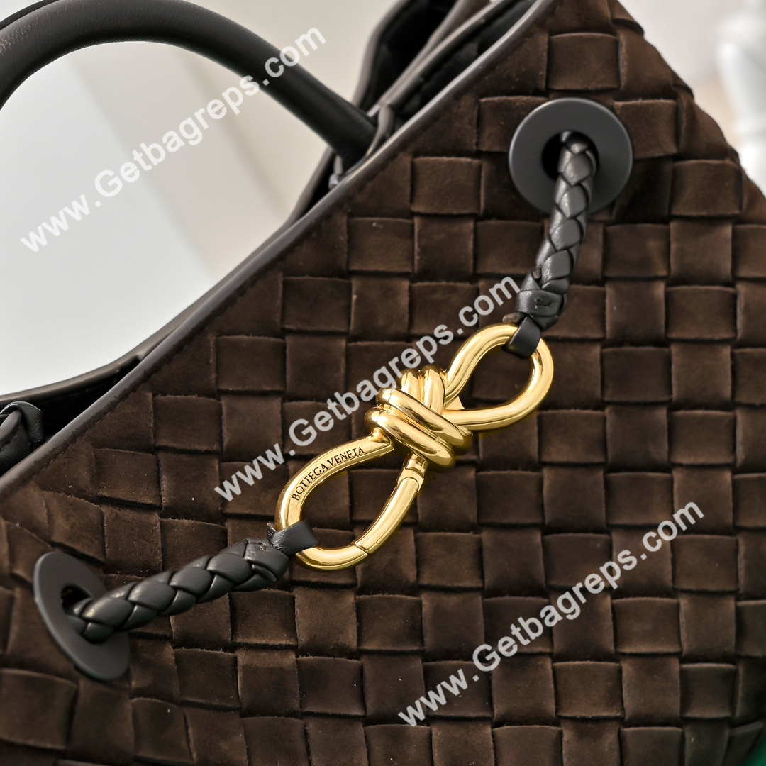 Bottega Veneta Small 25cm Andiamo Top handle bag in supple Intrecciato Deerskin Brown