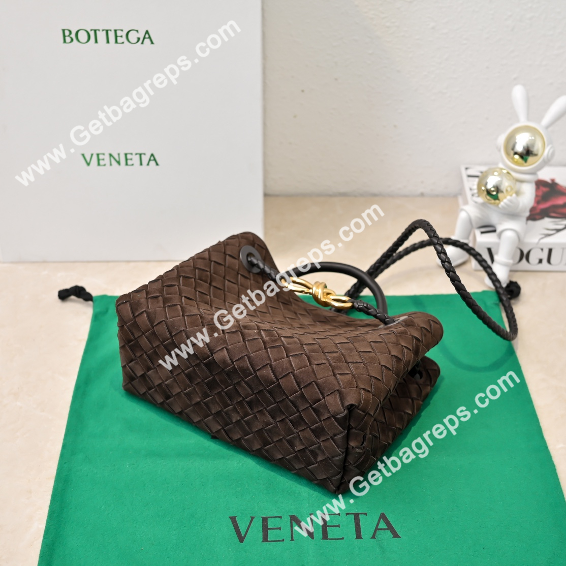 Bottega Veneta Small 25cm Andiamo Top handle bag in supple Intrecciato Deerskin Brown