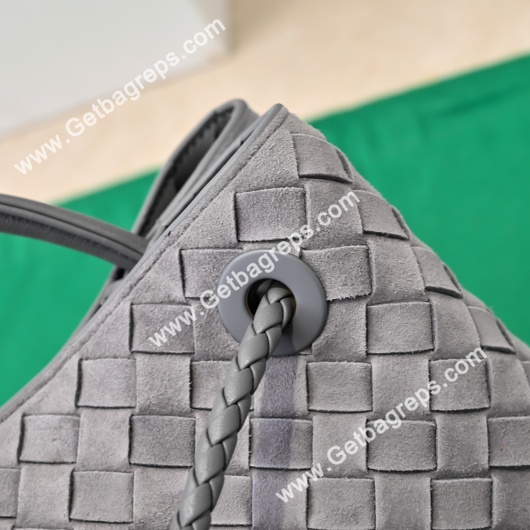 Bottega Veneta Small 25cm Andiamo Top handle bag in supple Intrecciato Deerskin Grey