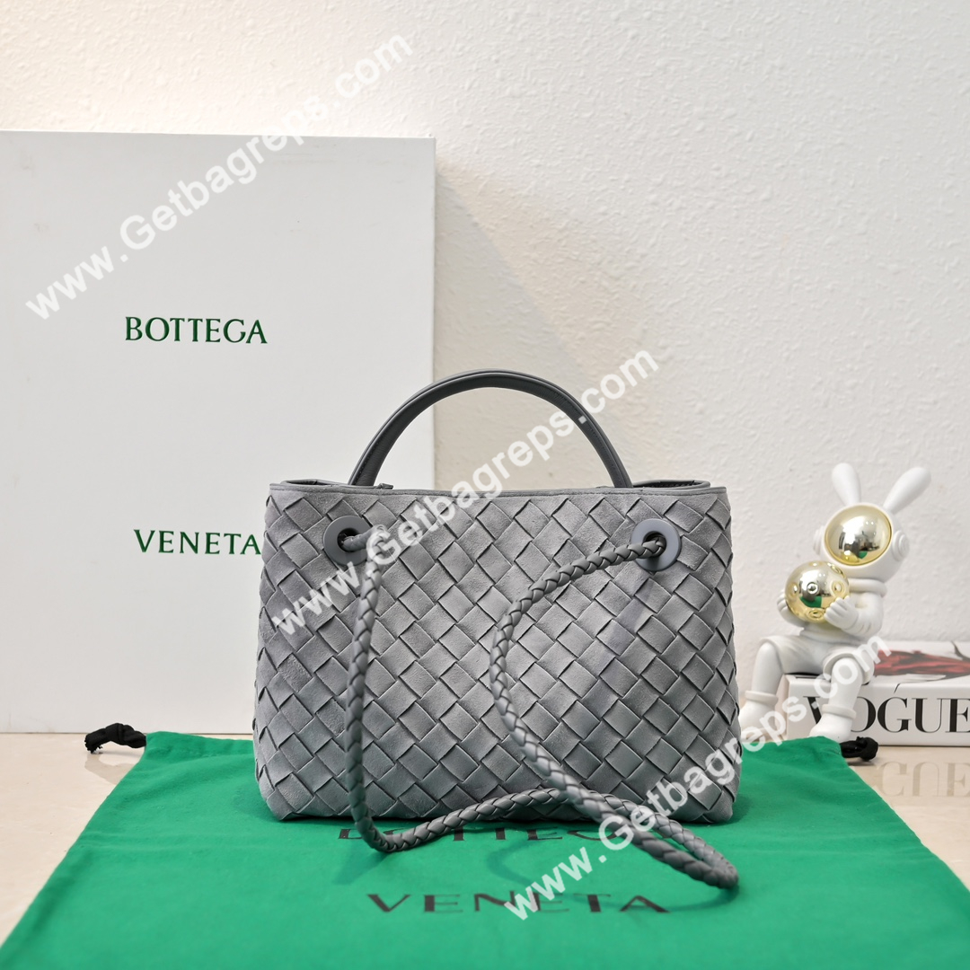 Bottega Veneta Small 25cm Andiamo Top handle bag in supple Intrecciato Deerskin Grey