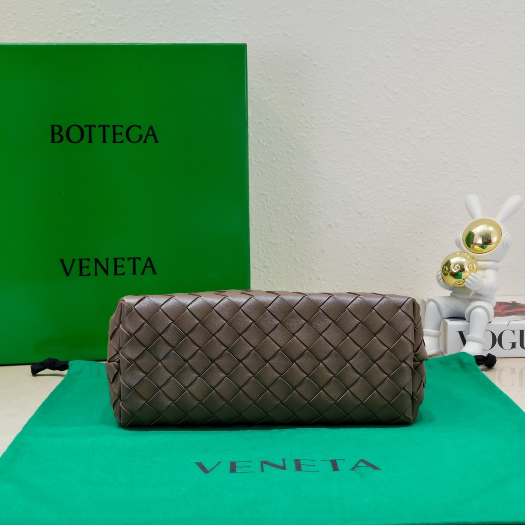 Bottega Veneta Small Andiamo With Chain Top Handle Bag in Supple Intrecciato Leather Brown