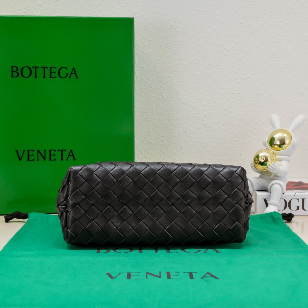 Bottega Veneta Small Andiamo With Chain Top Handle Bag in Supple Intrecciato Leather Dark Brown