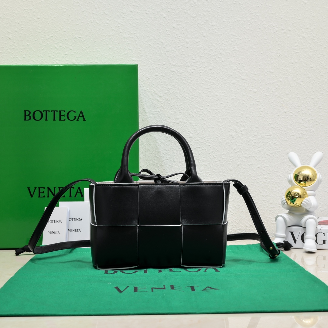 Bottega Veneta Small Arco Intreccio Leather Tote Bag Black With White