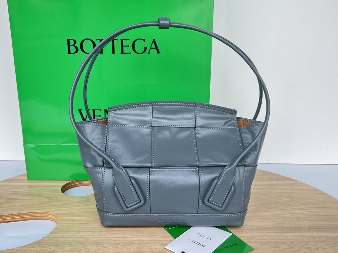 Bottega Veneta Small Arco Tote bag Oil Wax Peel Grey