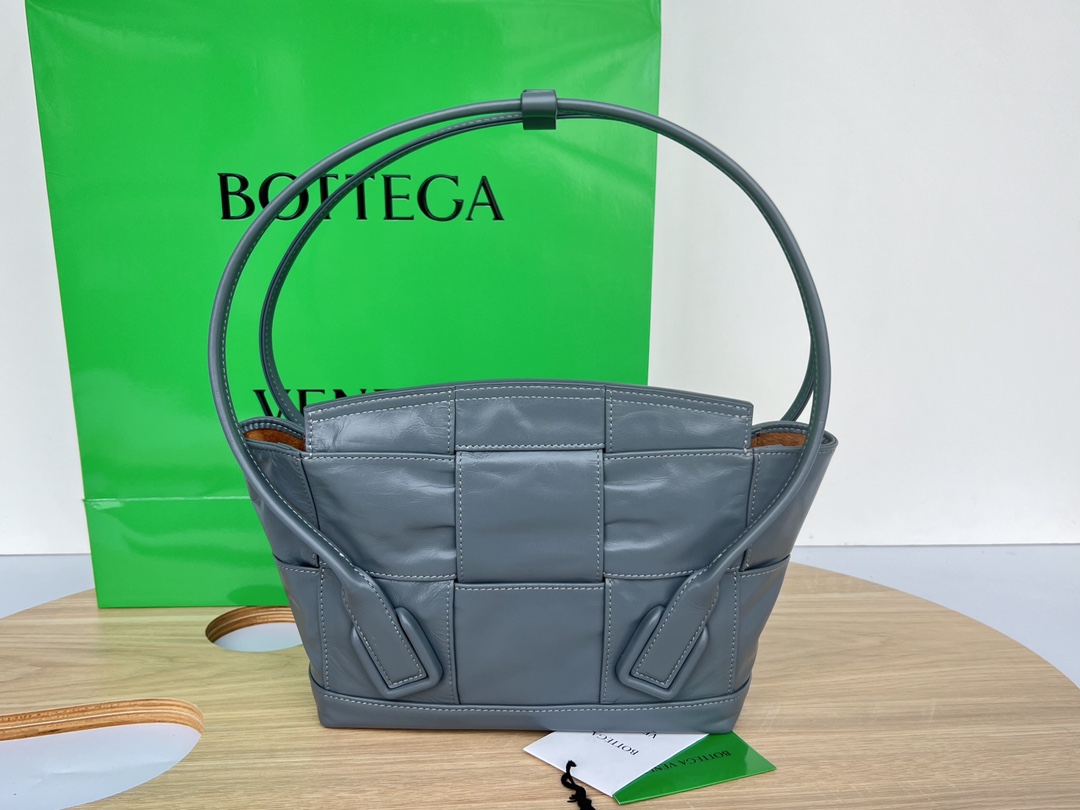 Bottega Veneta Small Arco Tote bag Oil Wax Peel Grey