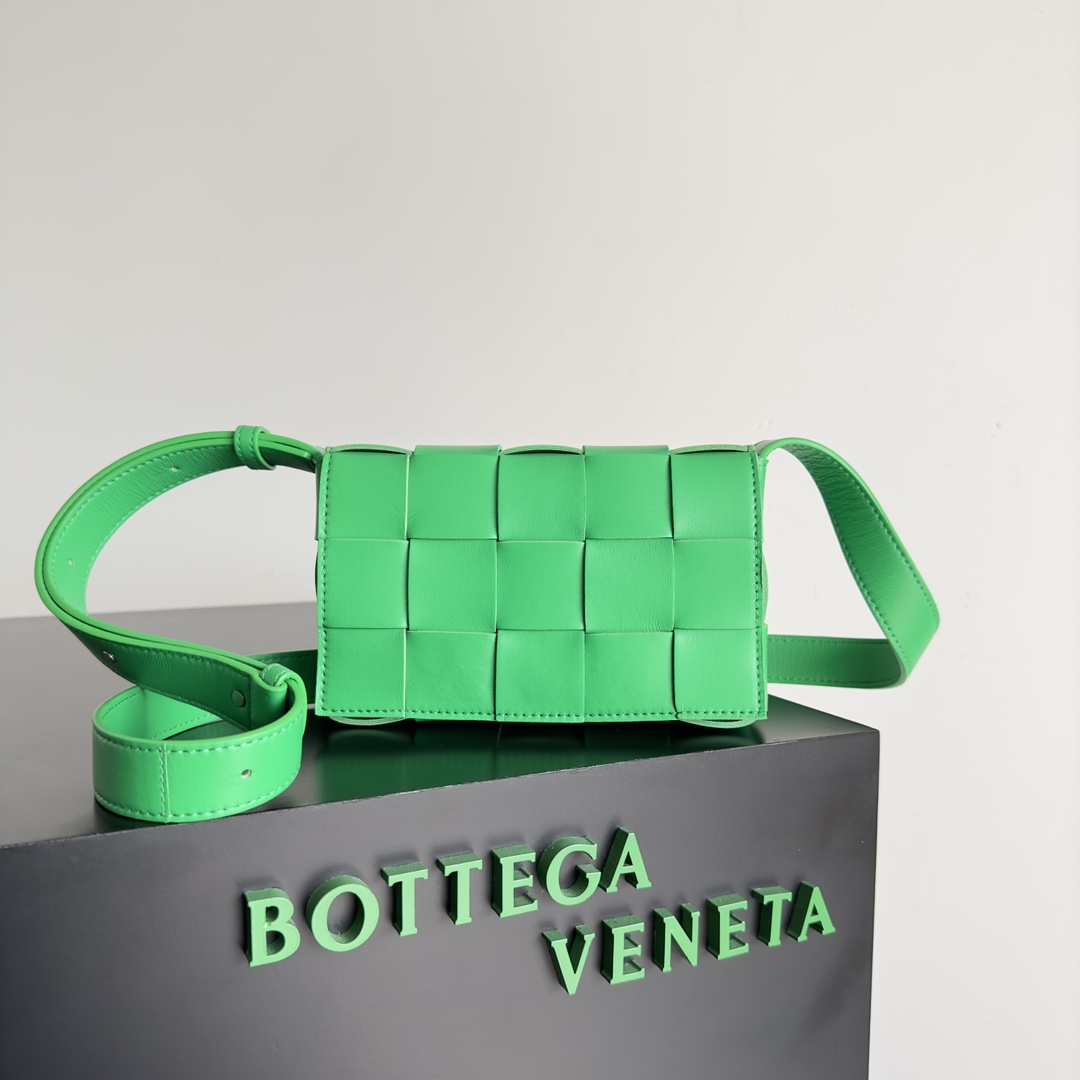 Bottega Veneta Small Cassette Intreccio Leather Cross-body Bag-11