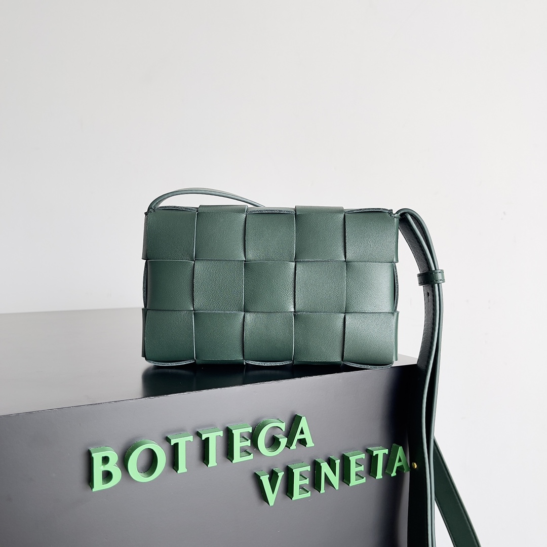 Bottega Veneta Small Cassette Intreccio Leather Cross-body Bag-12