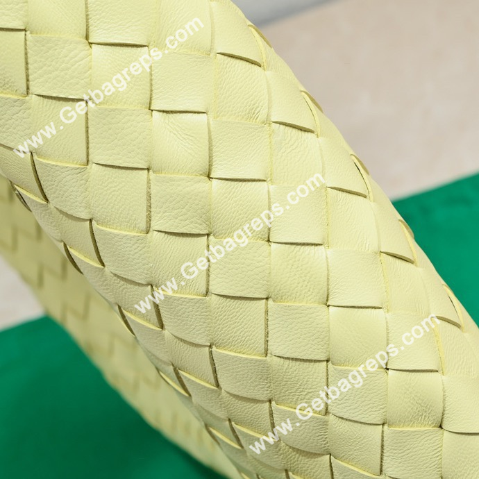 Bottega Veneta Small Hop Shoulder Bag Intrecciato craftsmanship in calf leather 41cm Light Yellow