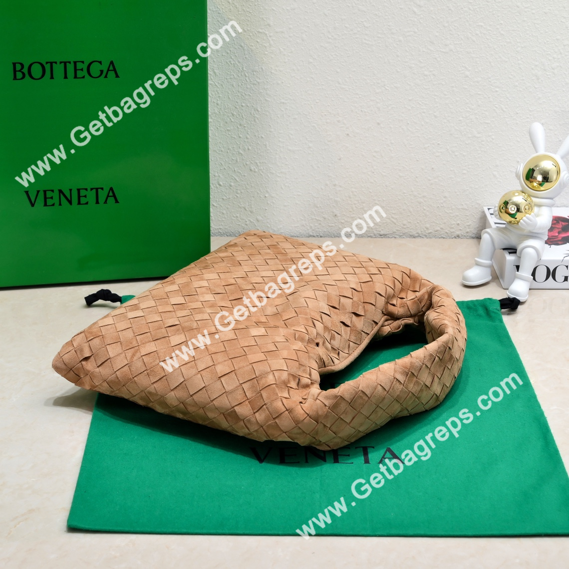 Bottega Veneta Small Hop Shoulder Bag with Intrecciato Craftsmanship in Smooth Suede 41cm Caramel