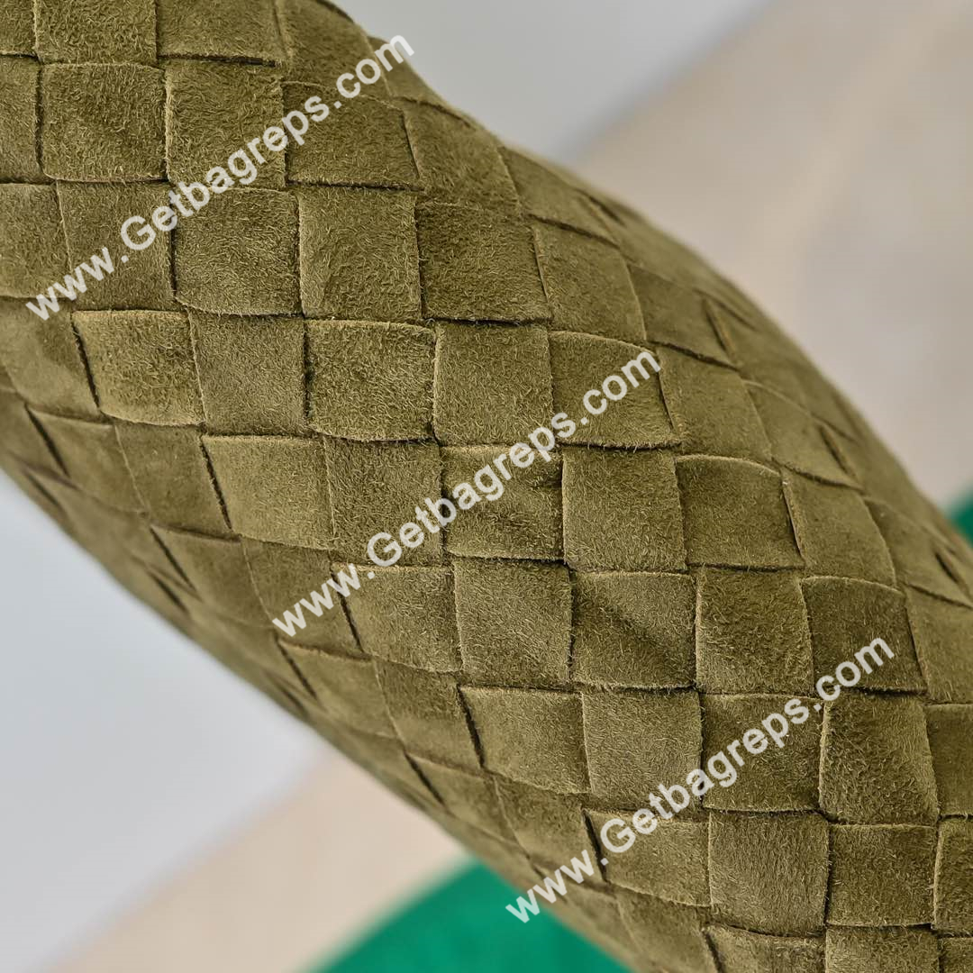 Bottega Veneta Small Hop Shoulder Bag with Intrecciato Craftsmanship in Smooth Suede 41cm Dark Green