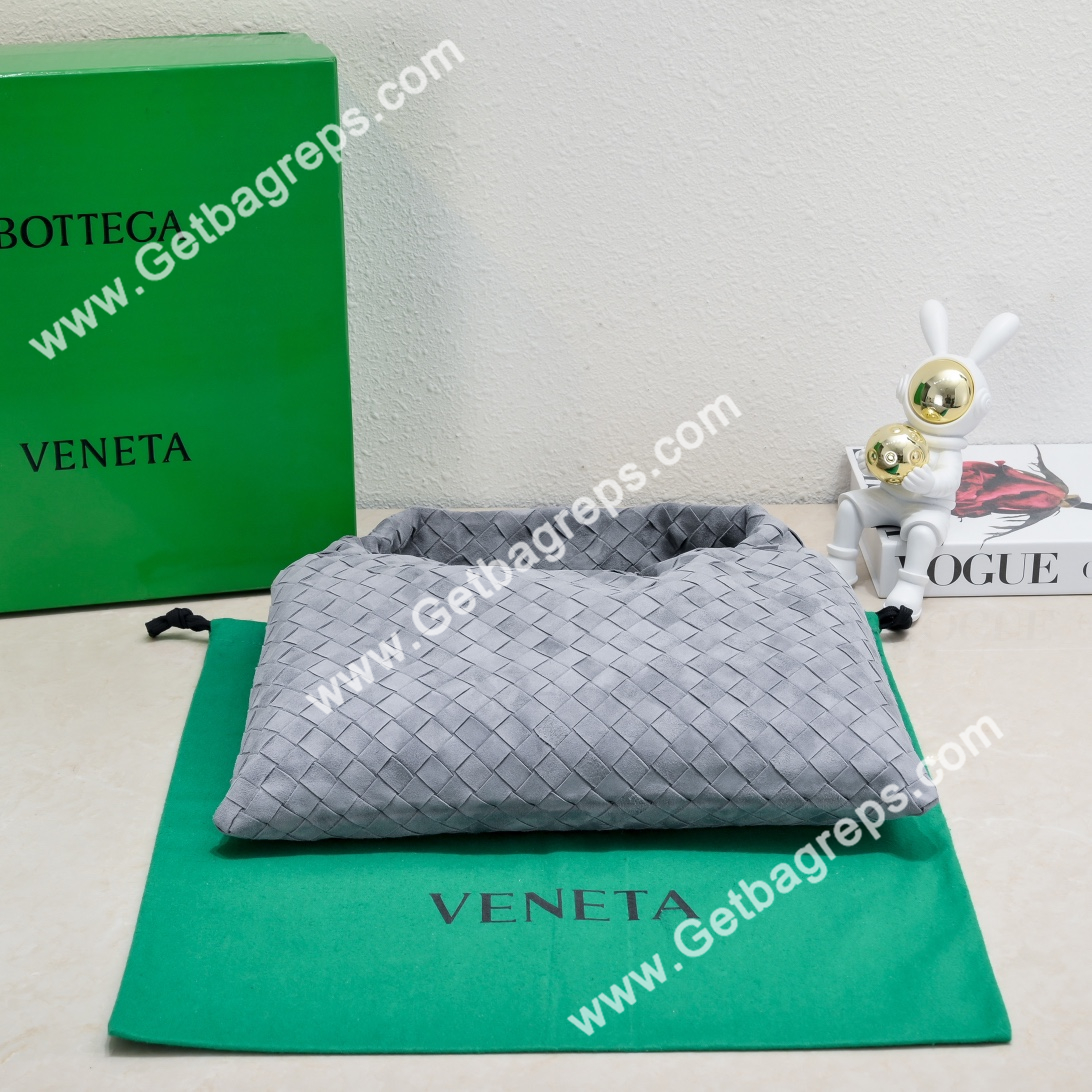 Bottega Veneta Small Hop Shoulder Bag with Intrecciato Craftsmanship in Smooth Suede 41cm Gray