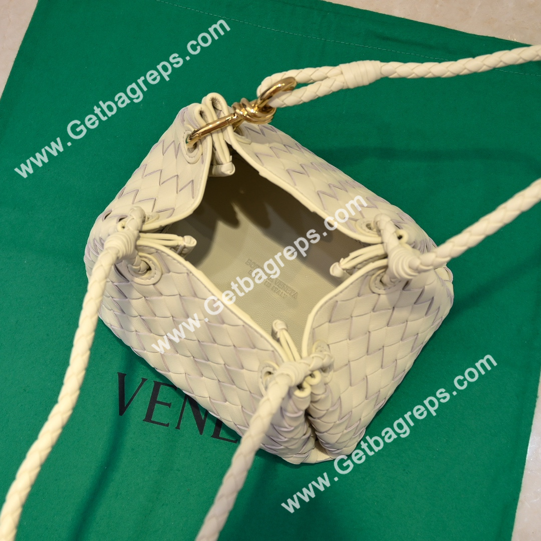 Bottega Veneta Small Parachute Shoulder bag in supple Intrecciato Leather Beige