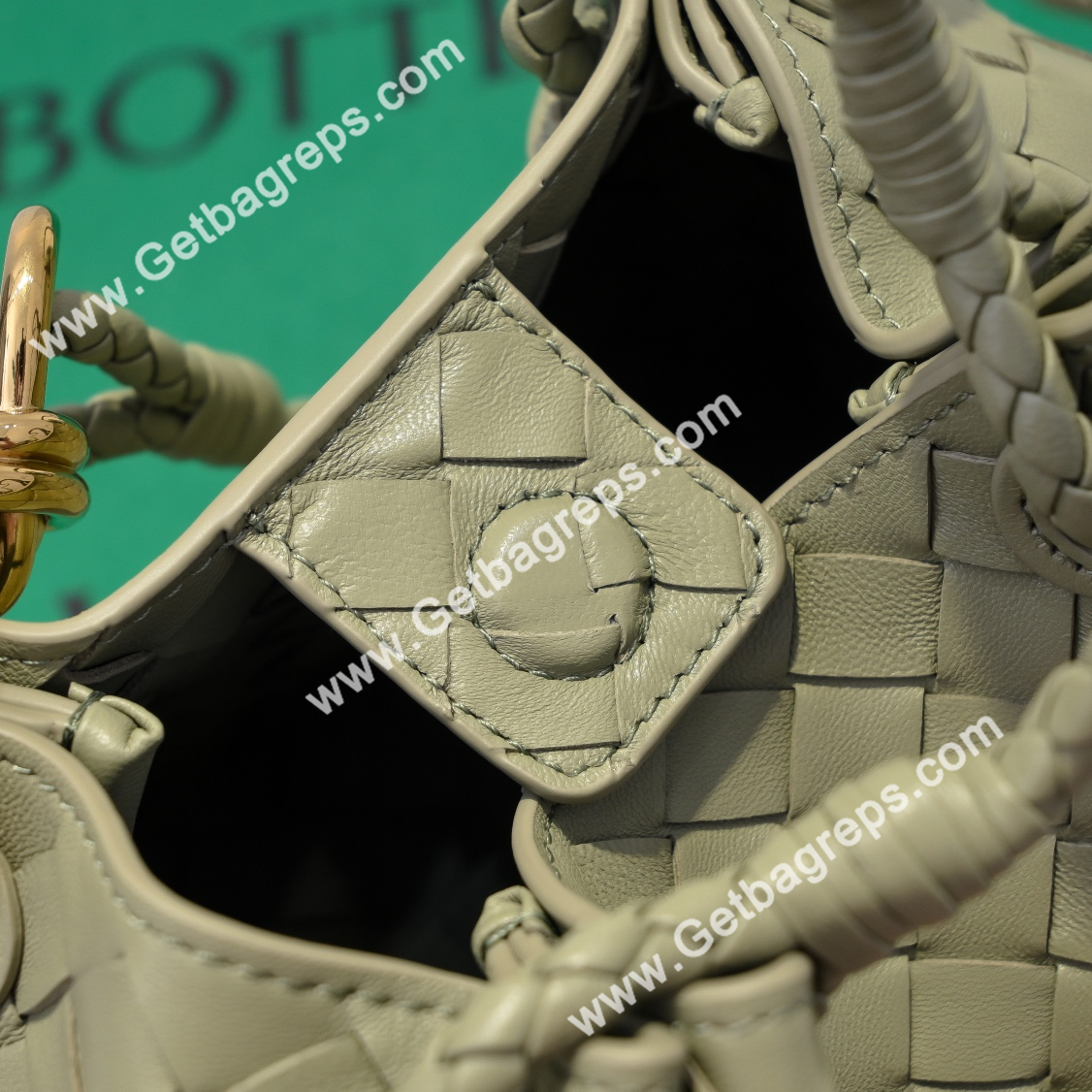 Bottega Veneta Small Parachute Shoulder bag in supple Intrecciato Leather Green