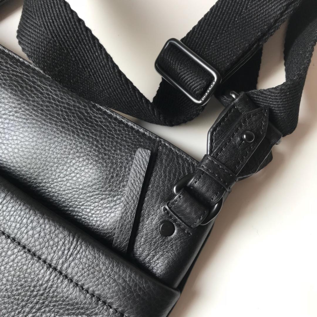 Burberry Men Leather Crossbody Bag Black