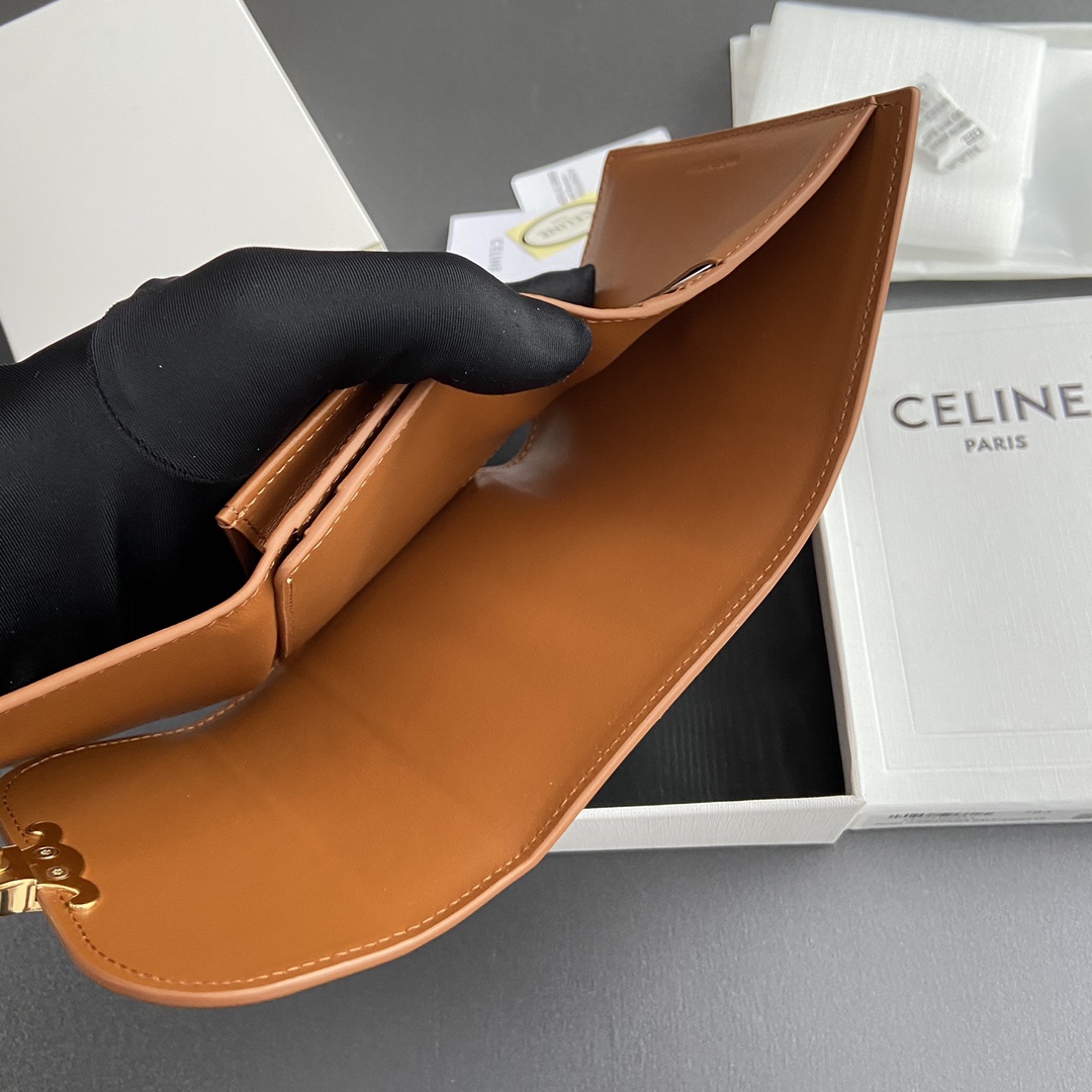 Celine Smlal Flap Wallet Triomphe in Petent Calfskin Coffee