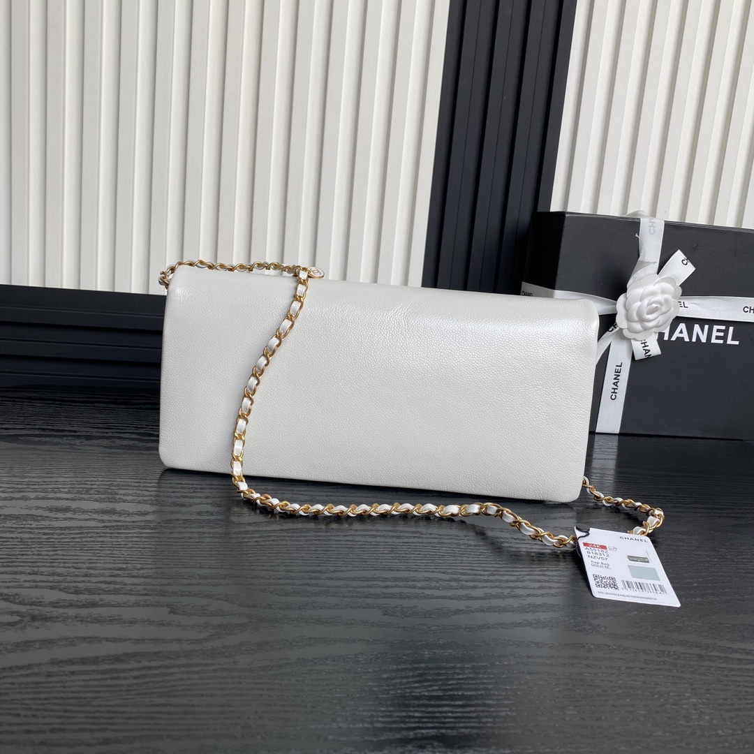 Chanel  AS5182 Maxi Clutch Bag Grained Shiny Calfskin Gold-Tone Metal White