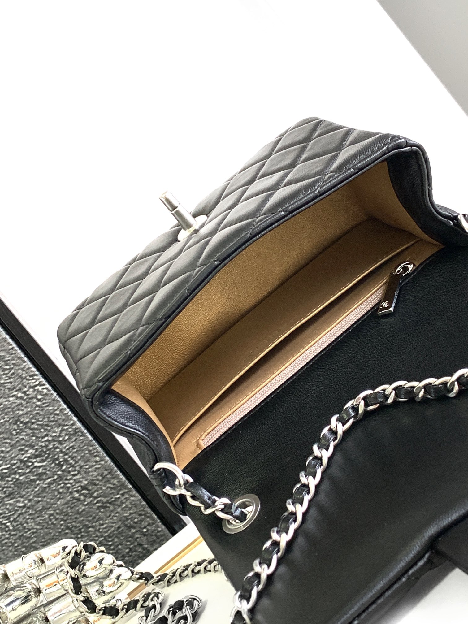 Chanel 2023 23k Classics Flap Bags 17cm