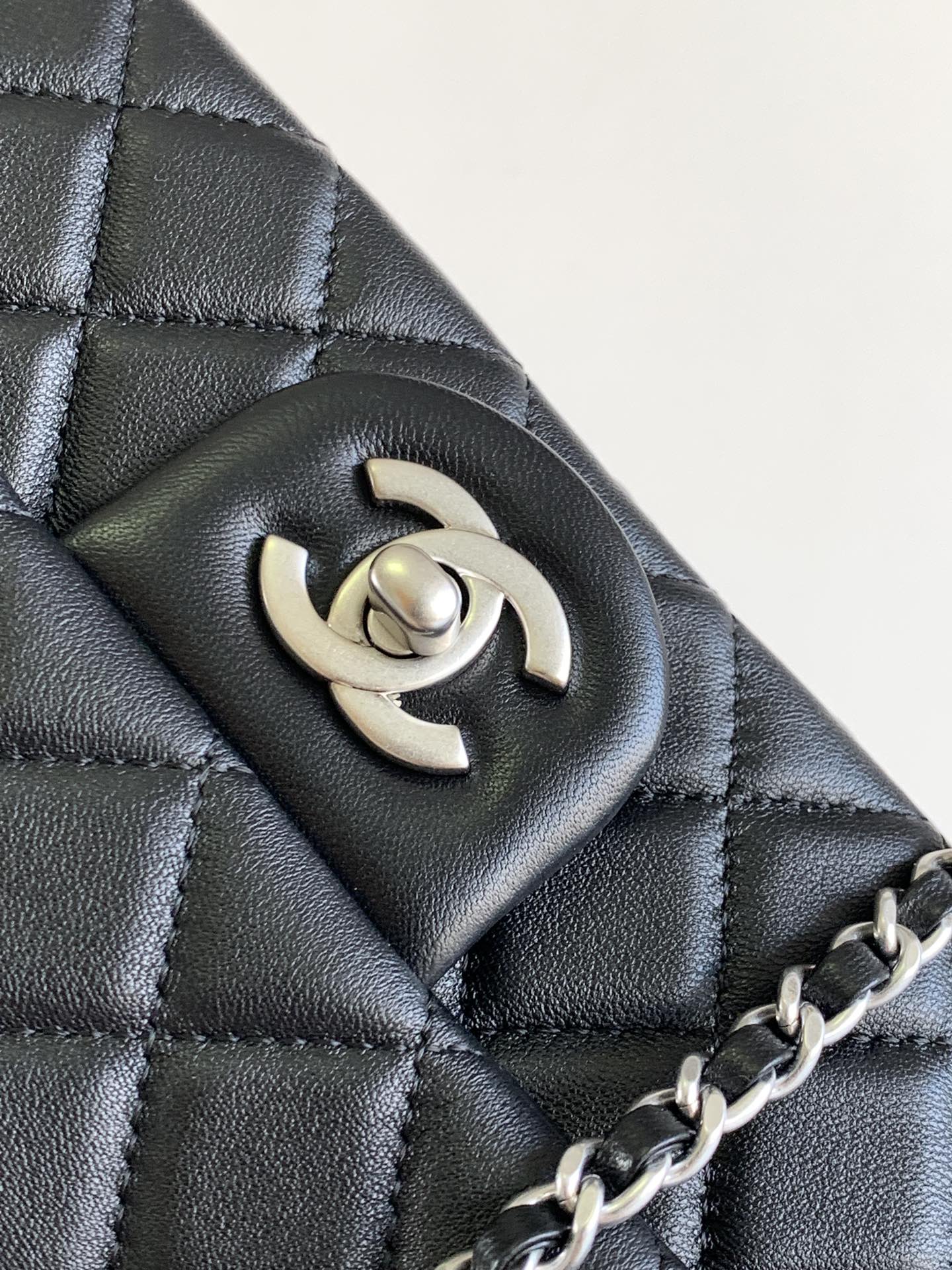 Chanel 2023 23k Classics Flap Bags 20cm