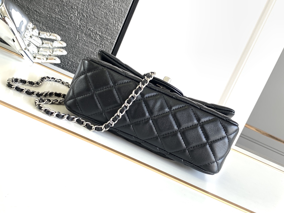 Chanel 2023 23k Classics Flap Bags 20cm