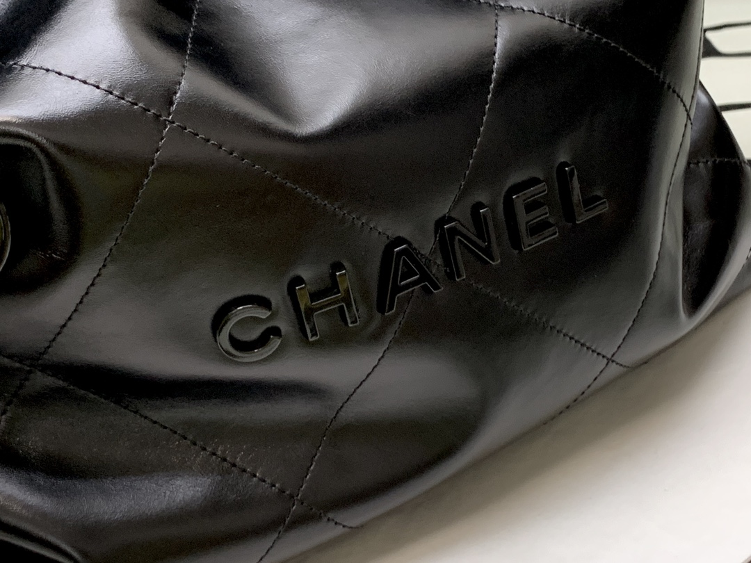 Chanel 22 Hanbag Black Calfskin With Black-Tone Metal Medium 35cm