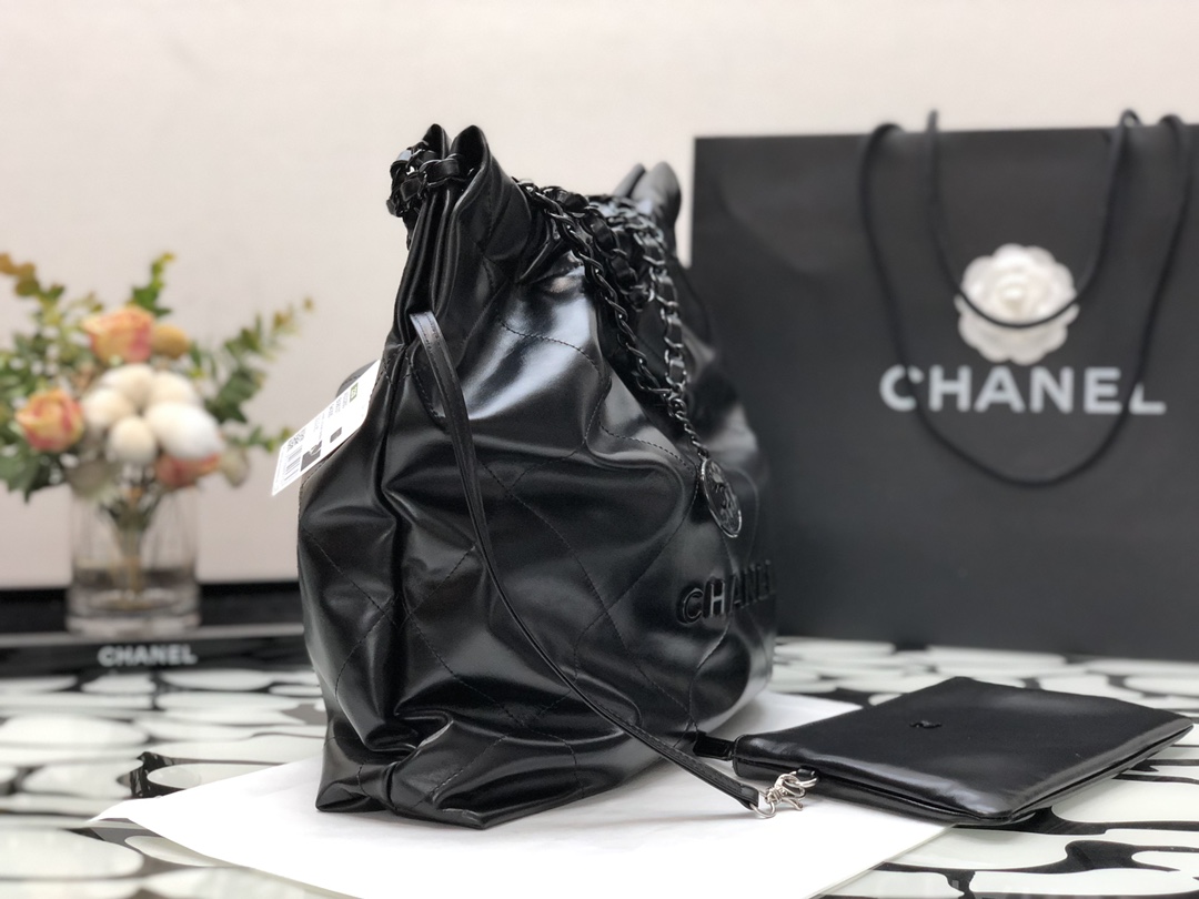 Chanel 22 Hanbag Black Calfskin With Black-Tone Metal Medium 35cm