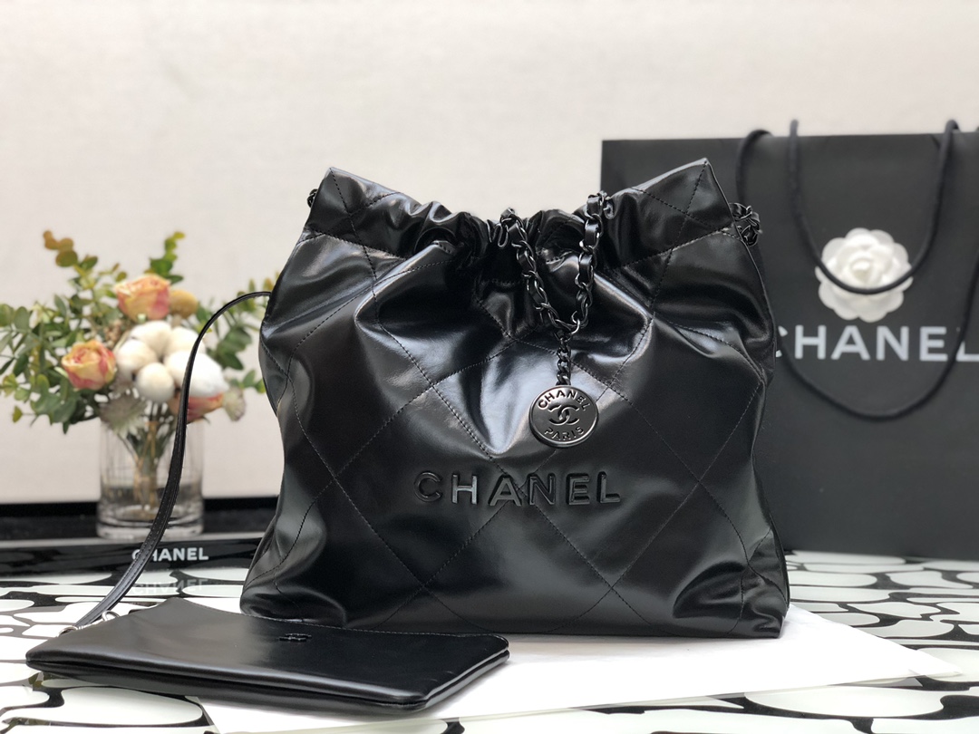 Chanel 22 Hanbag Black Calfskin With Black-Tone Metal Small Size 30cm