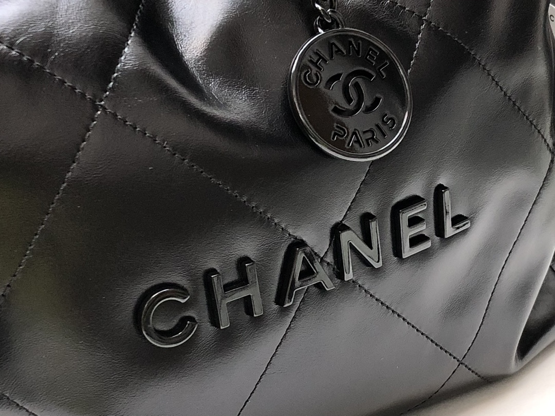 Chanel 22 Hanbag Black Calfskin With Black-Tone Metal Small Size 30cm