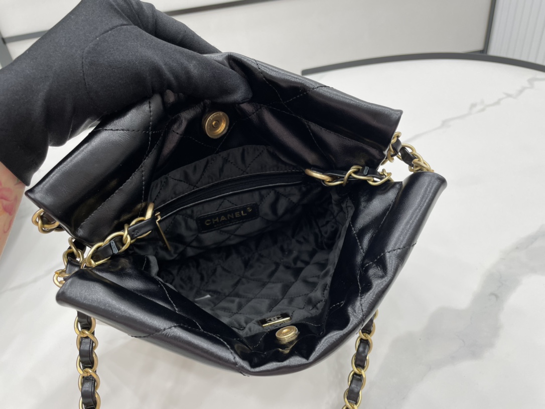 Chanel 22 Hanbag Black Calfskin With Black-Tone Metal With Pearl Shoulder Strap Mini Size 18cm