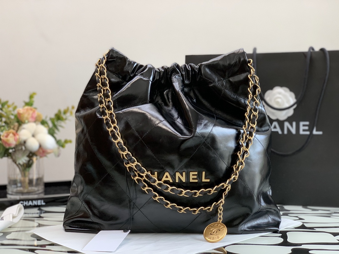 Chanel 22 Hanbag Black Calfskin With Gold-Tone Metal Medium 35cm