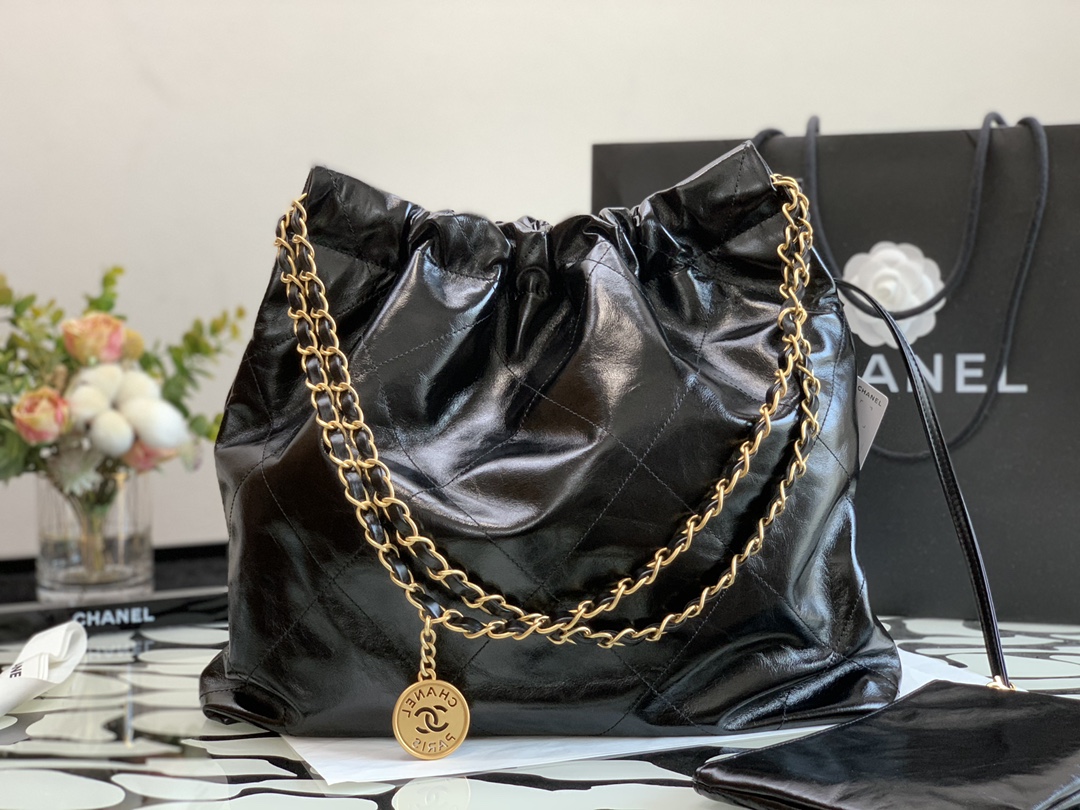 Chanel 22 Hanbag Black Calfskin With Gold-Tone Metal Medium 35cm