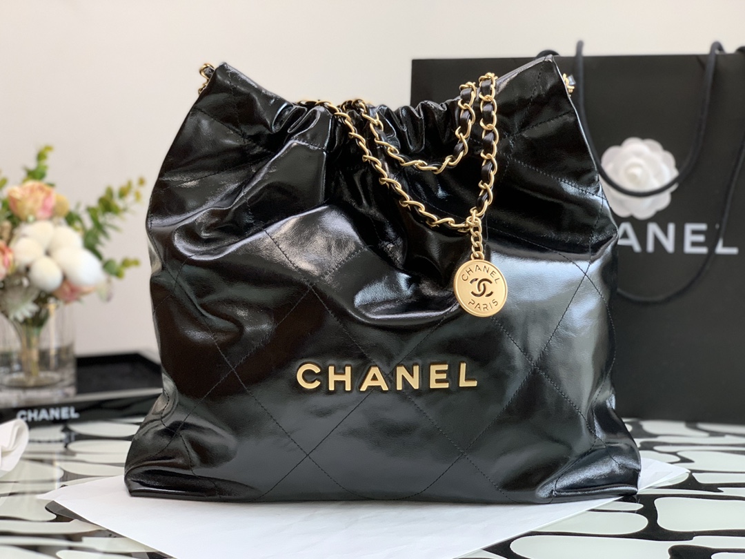 Chanel 22 Hanbag Black Calfskin With Gold-Tone Metal Medium 35cm