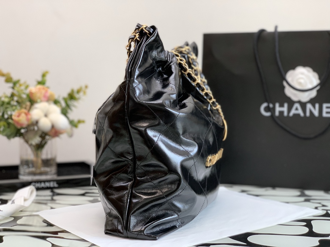 Chanel 22 Hanbag Black Calfskin With Gold-Tone Metal Medium 35cm