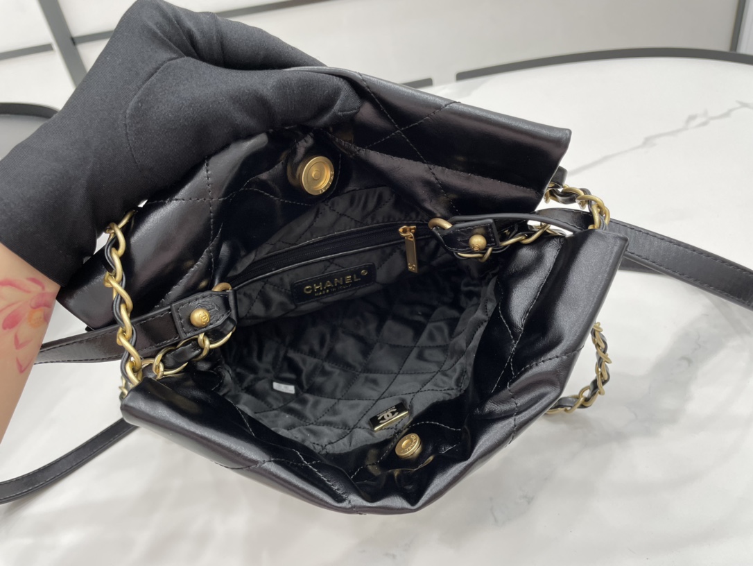 Chanel 22 Hanbag Black Calfskin With Gold-Tone Metal Mini Size 18cm