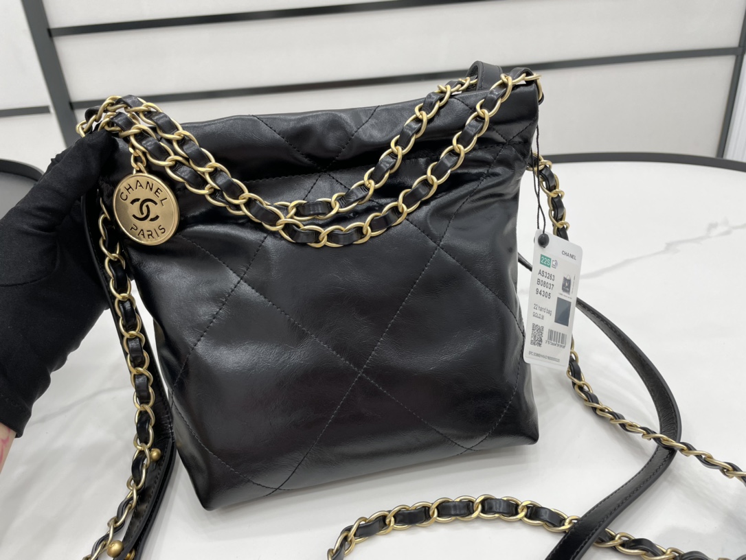 Chanel 22 Hanbag Black Calfskin With Gold-Tone Metal Mini Size 18cm