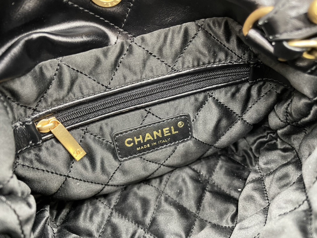 Chanel 22 Hanbag Black Calfskin With Gold-Tone Metal Mini Size 18cm