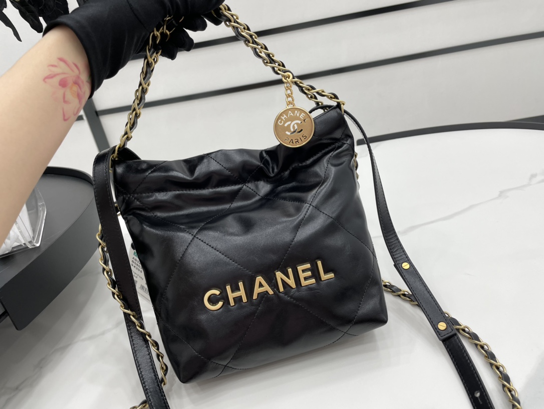 Chanel 22 Hanbag Black Calfskin With Gold-Tone Metal Mini Size 18cm