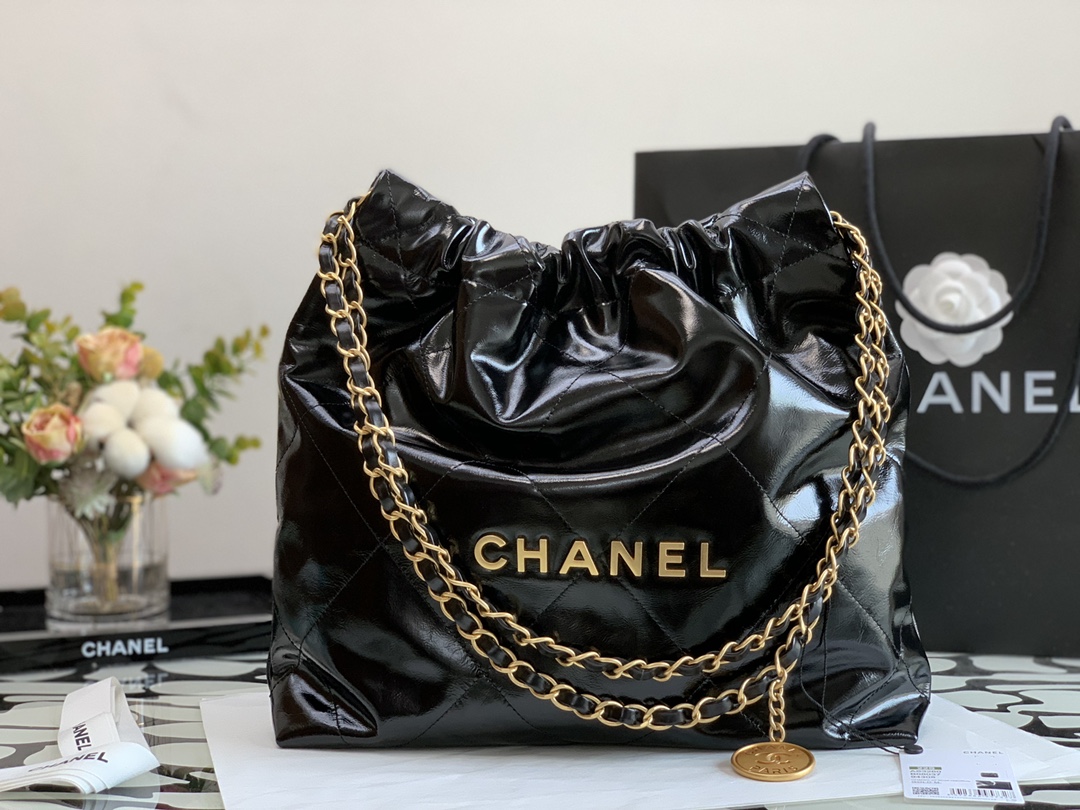 Chanel 22 Hanbag Black Calfskin With Gold-Tone Metal Small Size 30cm