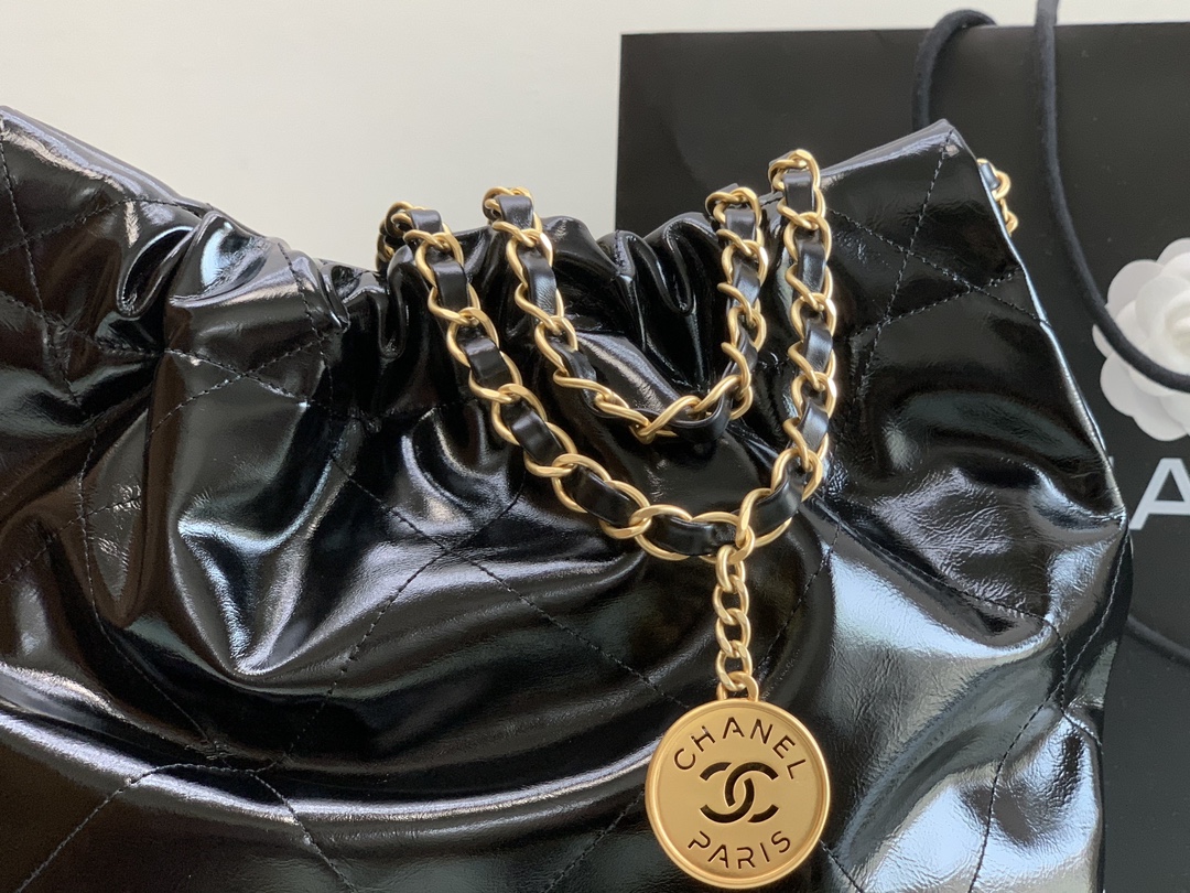 Chanel 22 Hanbag Black Calfskin With Gold-Tone Metal Small Size 30cm