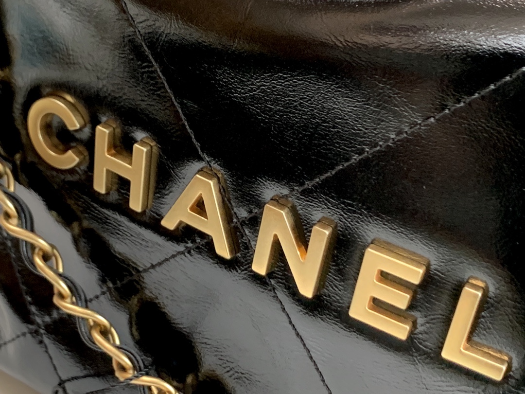 Chanel 22 Hanbag Black Calfskin With Gold-Tone Metal Small Size 30cm