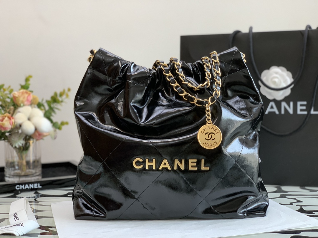 Chanel 22 Hanbag Black Calfskin With Gold-Tone Metal Small Size 30cm