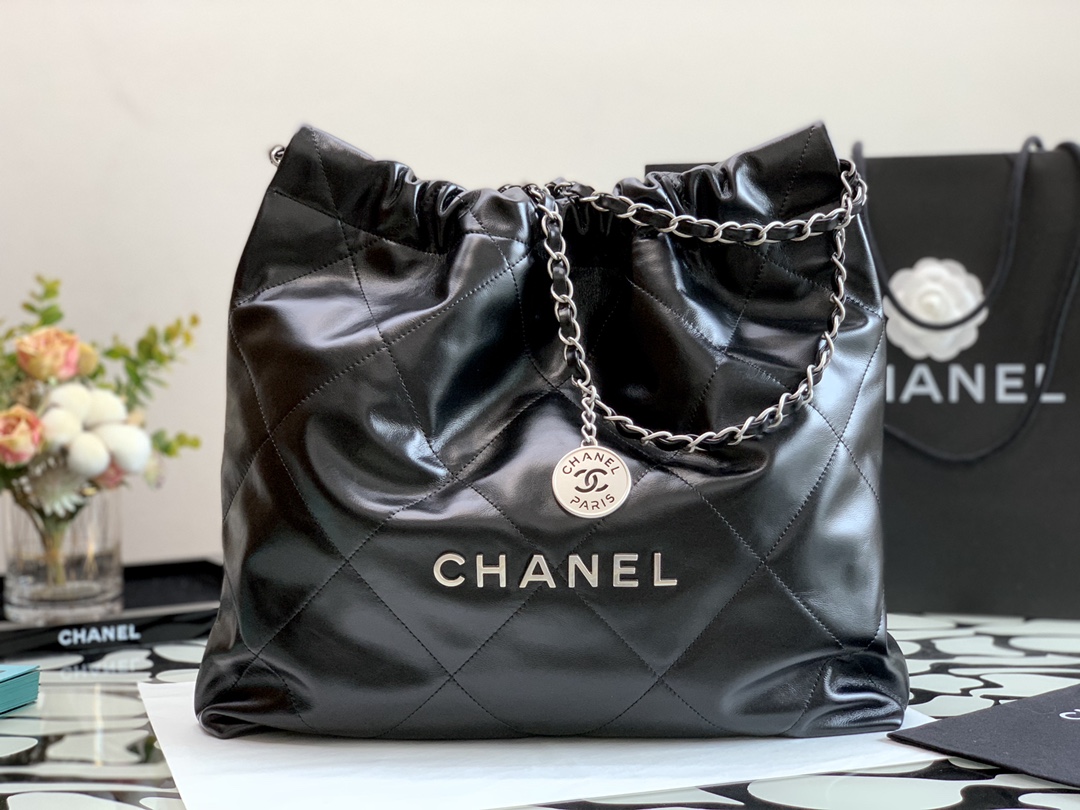 Chanel 22 Hanbag Black Calfskin With Silver-Tone Metal Medium 35cm