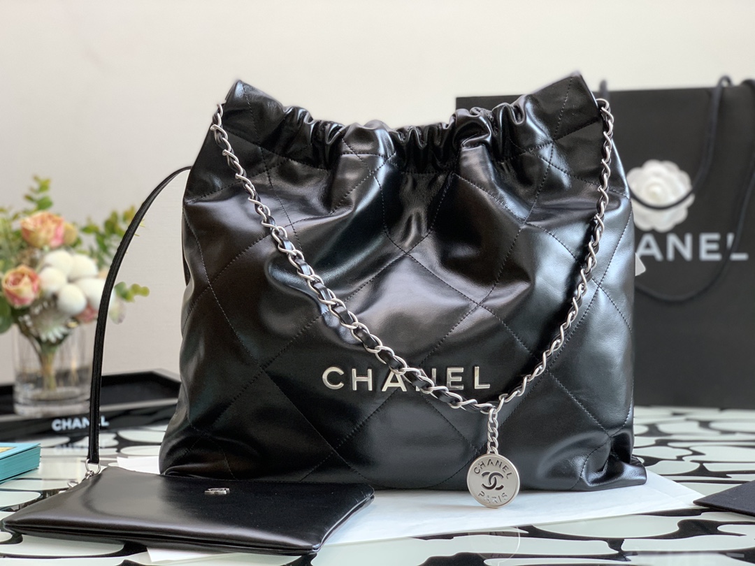 Chanel 22 Hanbag Black Calfskin With Silver-Tone Metal Medium 35cm