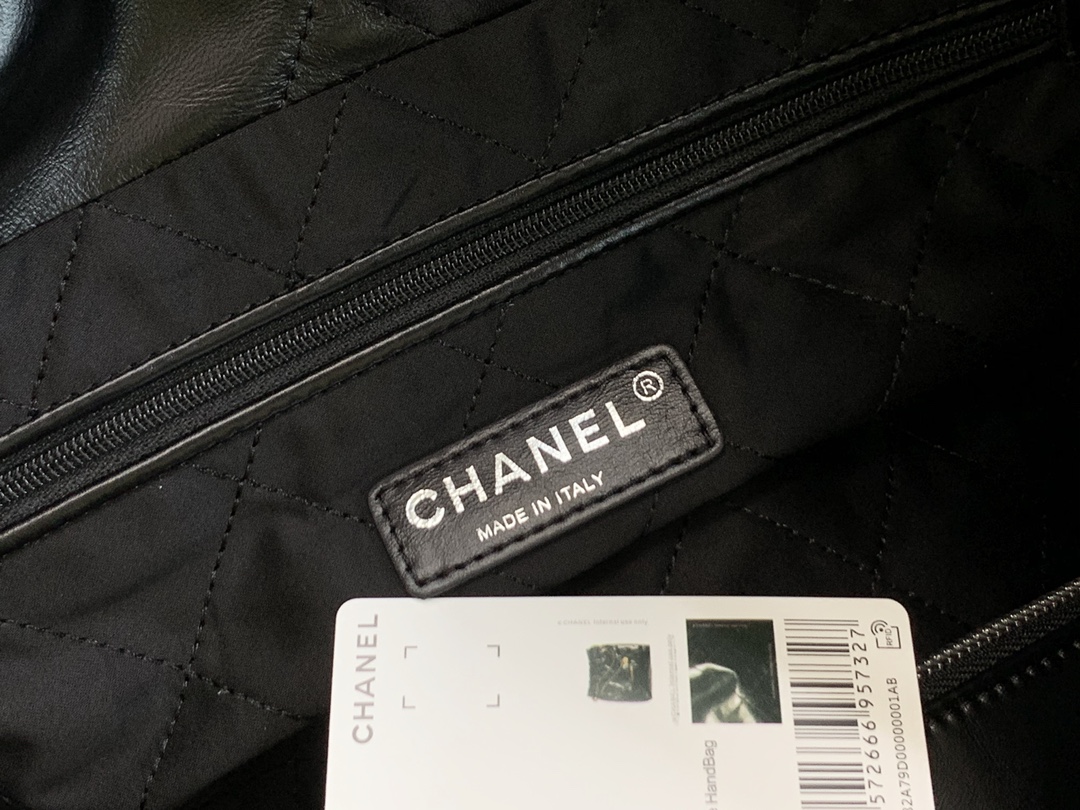 Chanel 22 Hanbag Black Calfskin With Silver-Tone Metal Medium 35cm