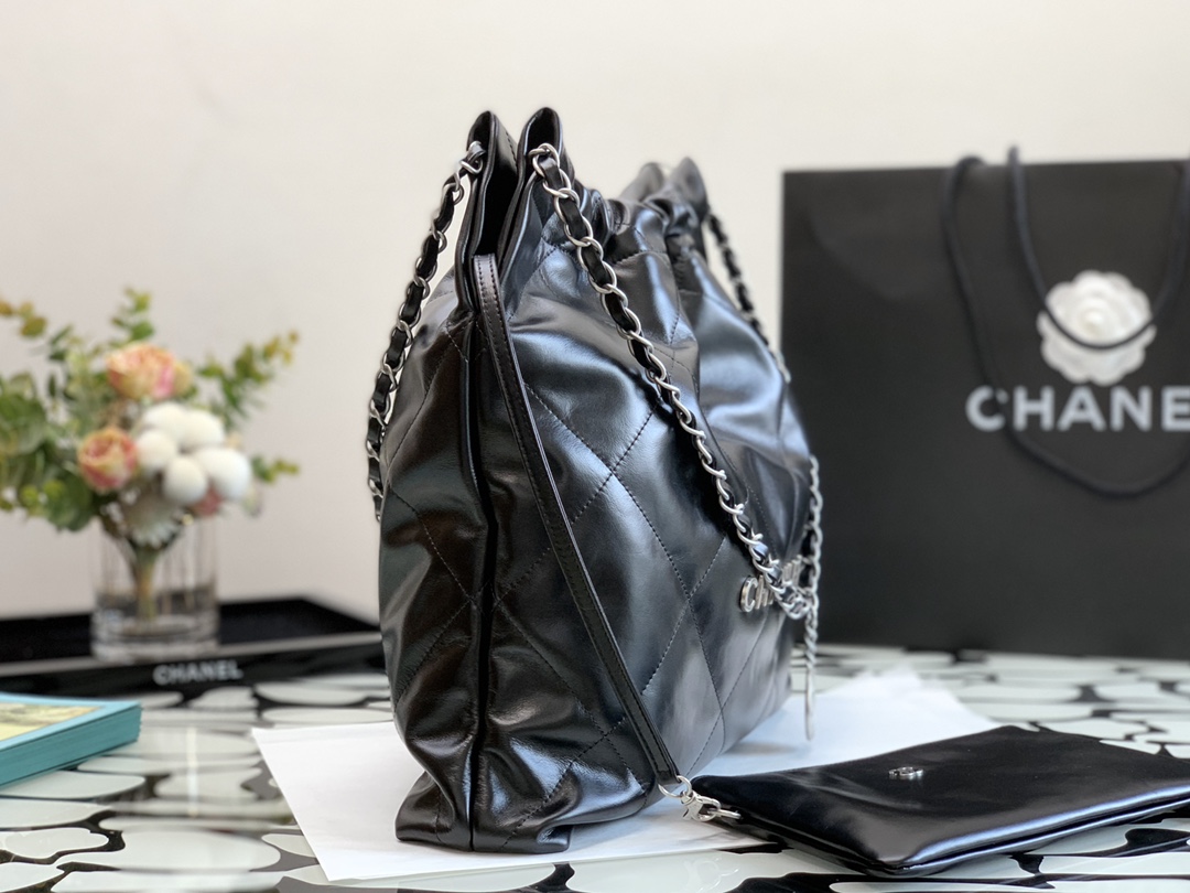 Chanel 22 Hanbag Black Calfskin With Silver-Tone Metal Medium 35cm