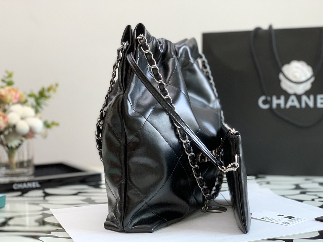 Chanel 22 Hanbag Black Calfskin With Silver-Tone Metal Small Size 30cm